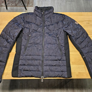 몽클레어 캐리보그보어 패딩(정품)