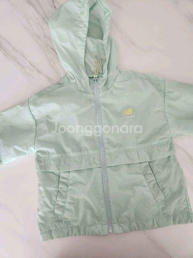 뉴발란스키즈 바람막이 110 판매합니다.--0