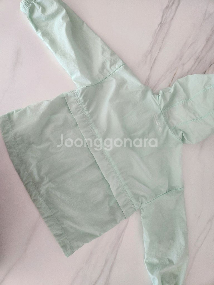 뉴발란스키즈 바람막이 110 판매합니다.--1