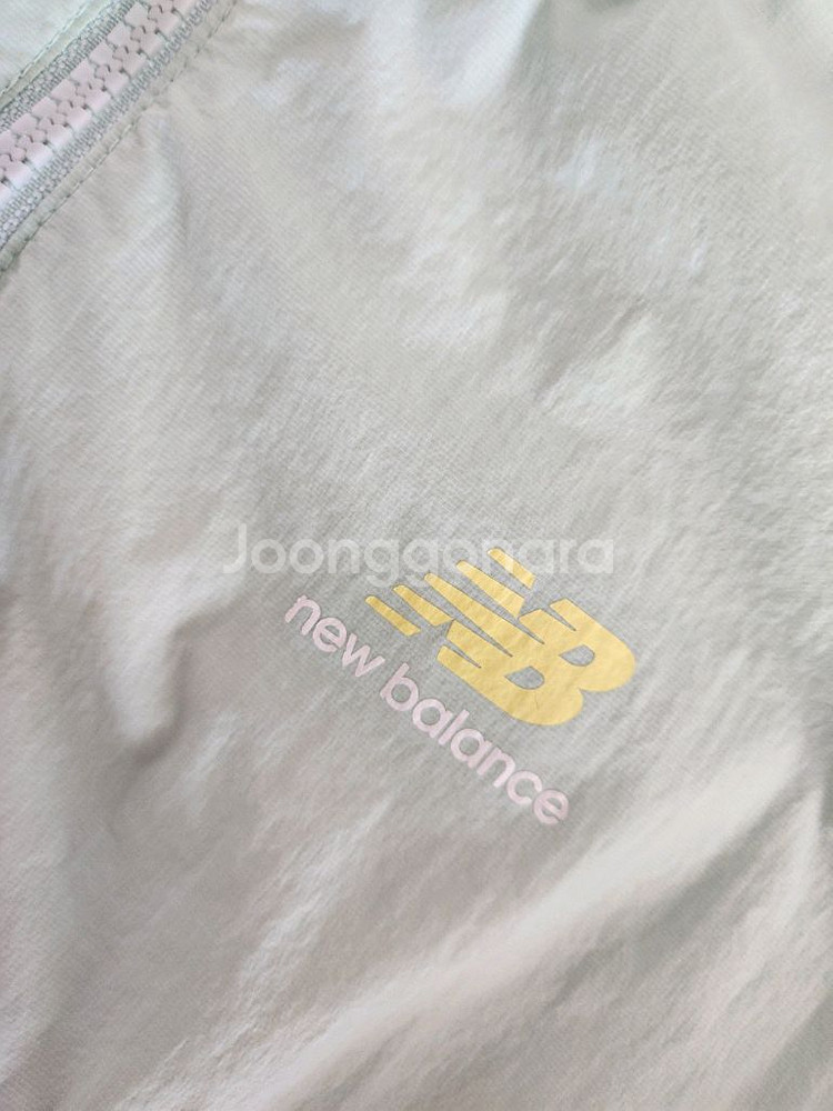 뉴발란스키즈 바람막이 110 판매합니다.--3