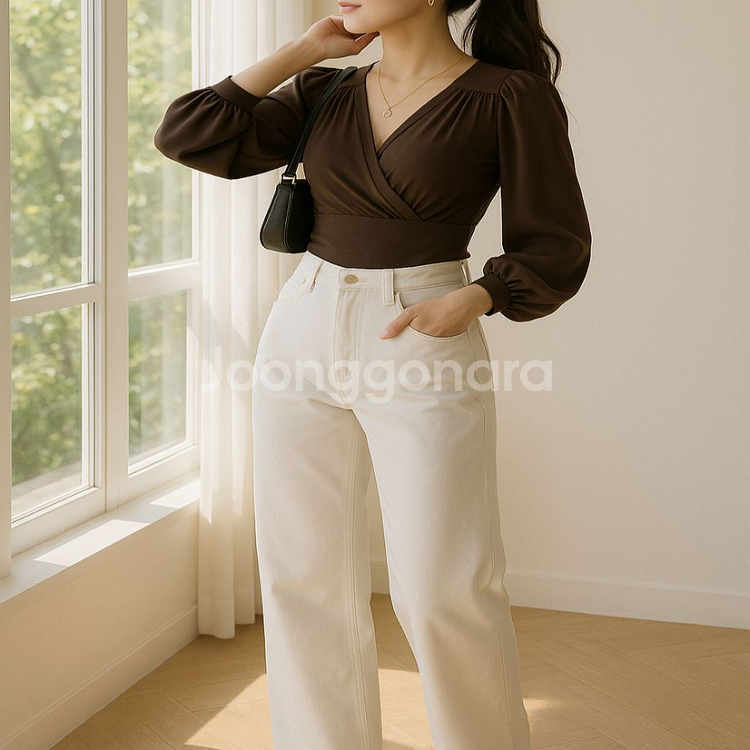 브이넥 패드 퍼프 랩 크롭 티셔츠(2color)ㅡ무배--3