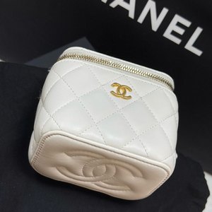 샤넬 골드볼 베니티 정사각 화이트(내장거울/바닥로고O)