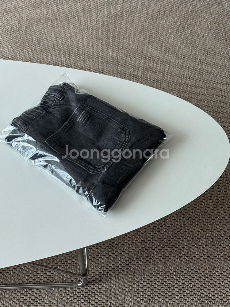 자라 보이즈 키즈 밴딩 흑데님 바지 판매합니다. (11--3