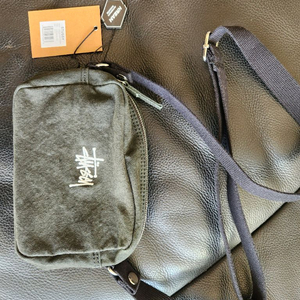 스투시 캔버스 사이드 파우치워시드 블랙