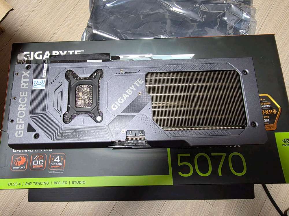 기가바이트 rtx 5070 게이밍oc 팝니다--1