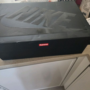 슈프림 에어포스1 미드 285 새제품