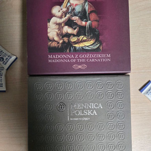 니우에 카네이션의 성모 사각은화