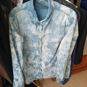 스파오 데님셔츠 95사이즈 2만원에 판매합니다