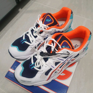 아식스 젤카야노 270 미드나잇화이트 새상품