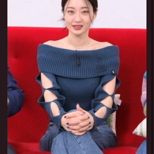 러브이즈트루 경리 컷아웃 니트 블랙