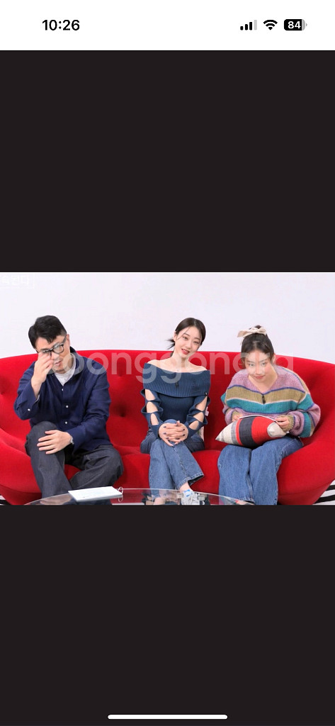 러브이즈트루 경리 컷아웃 니트 블랙--1