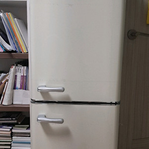 쿠잉 182리터 냉장고입니다.