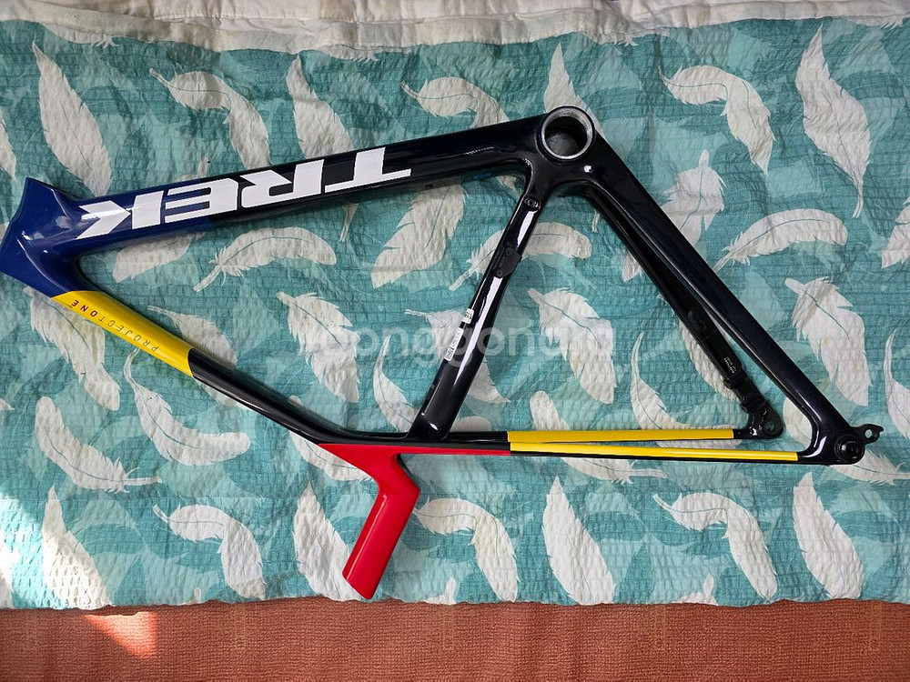 트랙 마돈slr9 8세대 가장 최신형 프레임셋 팝니다.--1