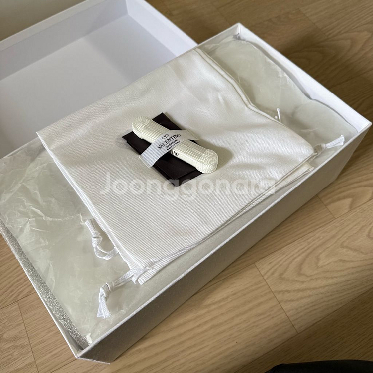 발렌티노 락스터드 스니커즈 42사이즈--2