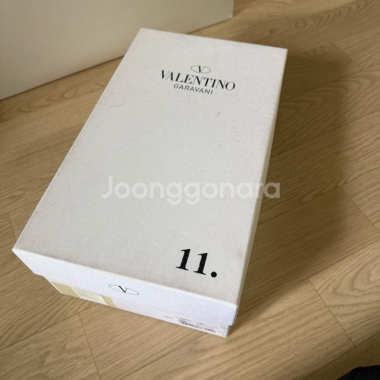 발렌티노 락스터드 스니커즈 42사이즈--1