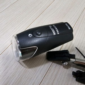 부쉬앤밀러 익손 iq 프리미엄 전조등