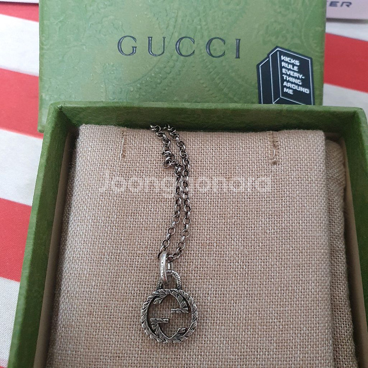 구찌 인터로킹 네크로스 목걸이팝니다--0