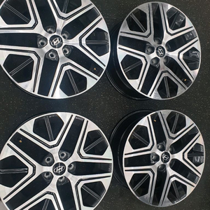 그랜져 GN7 19인치 순정휠 4개 세트 판매합니다