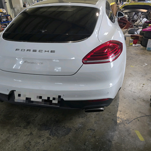 포르쉐 파나메라 970