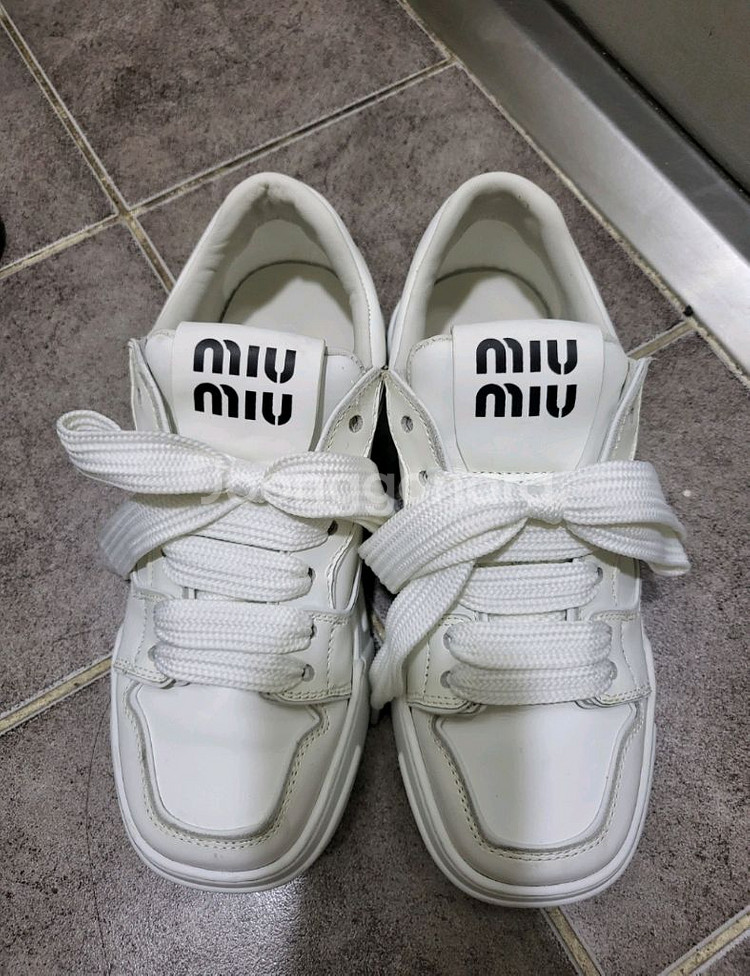미우* 스니커즈 235 새상품급--0