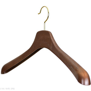 고급 원목 느낌의 플라스틱 옷걸이