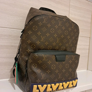 루이비통 모노그램 디스커버리 백팩