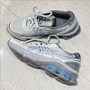 아식스 에미 젤 키네틱 크림소프트스카이 250 판매해요