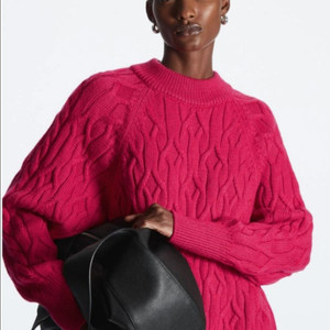 코스 COS 릴랙스드핏 케이블 니트스웨터 울꽈배기핫핑크