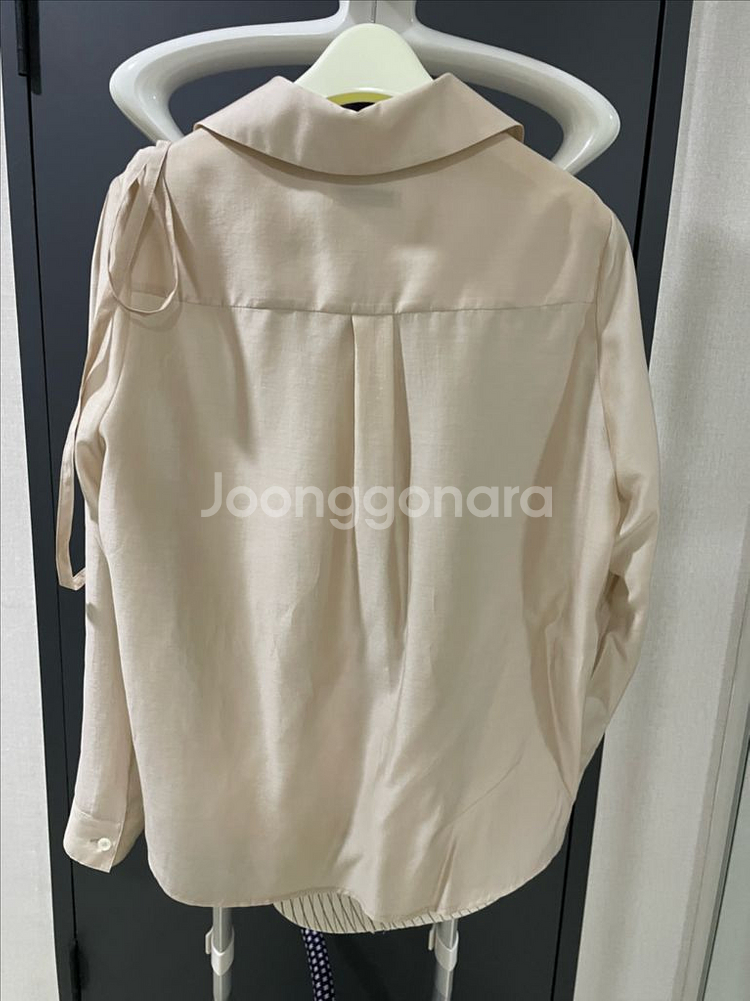 유메르 고은블라우스 UMER 피치베이지 새상품--1