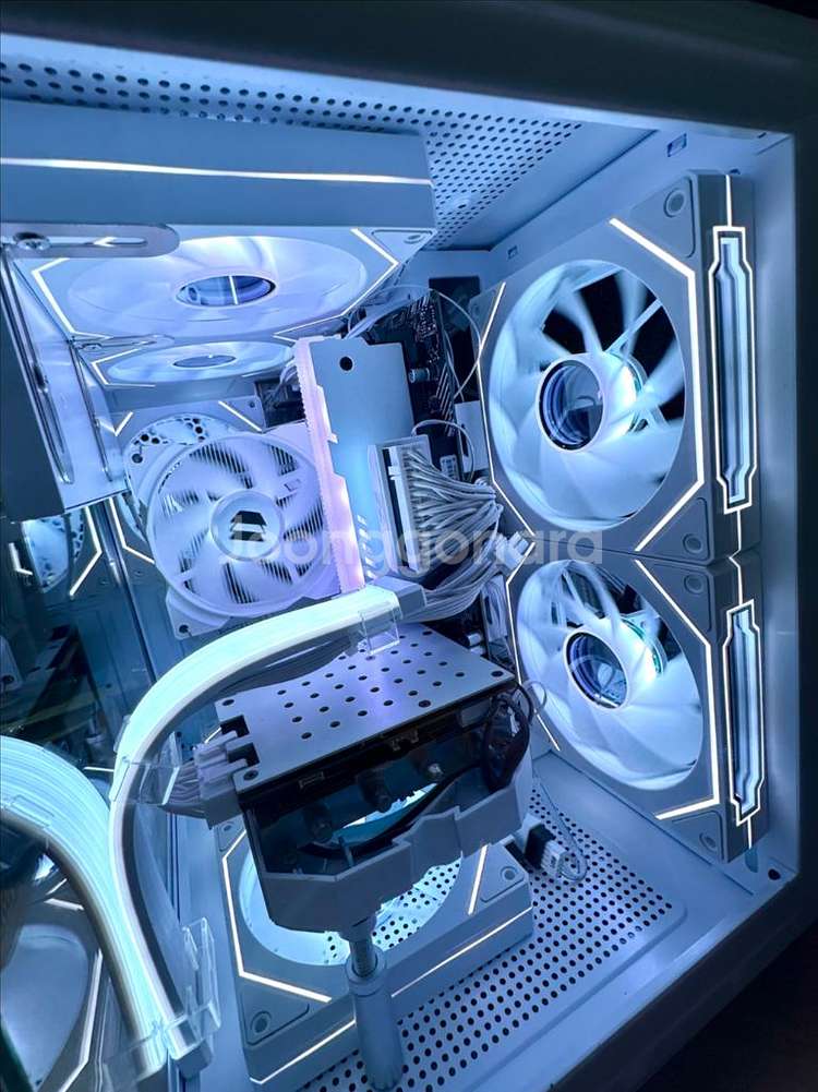 데스크탑 PC 컴퓨터 팝니다. 게이밍·영상편집·화이트--5