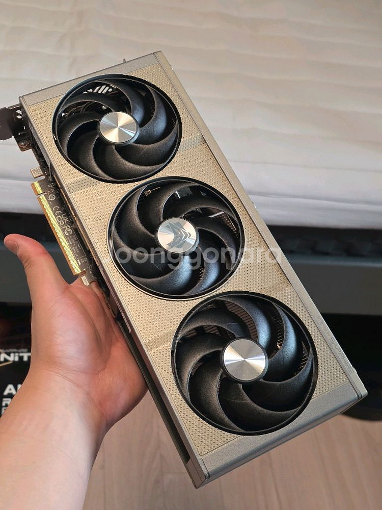 사파이어 라데온 9060xt 니트로 16g--0