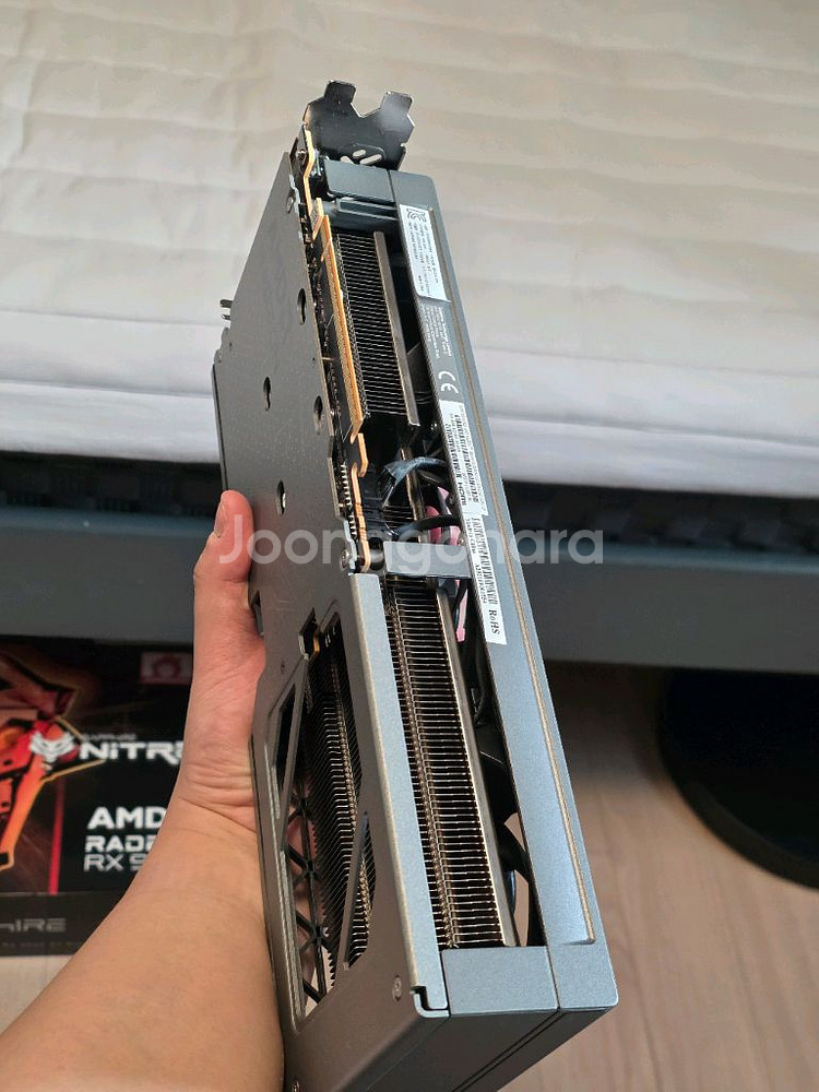 사파이어 라데온 9060xt 니트로 16g--3