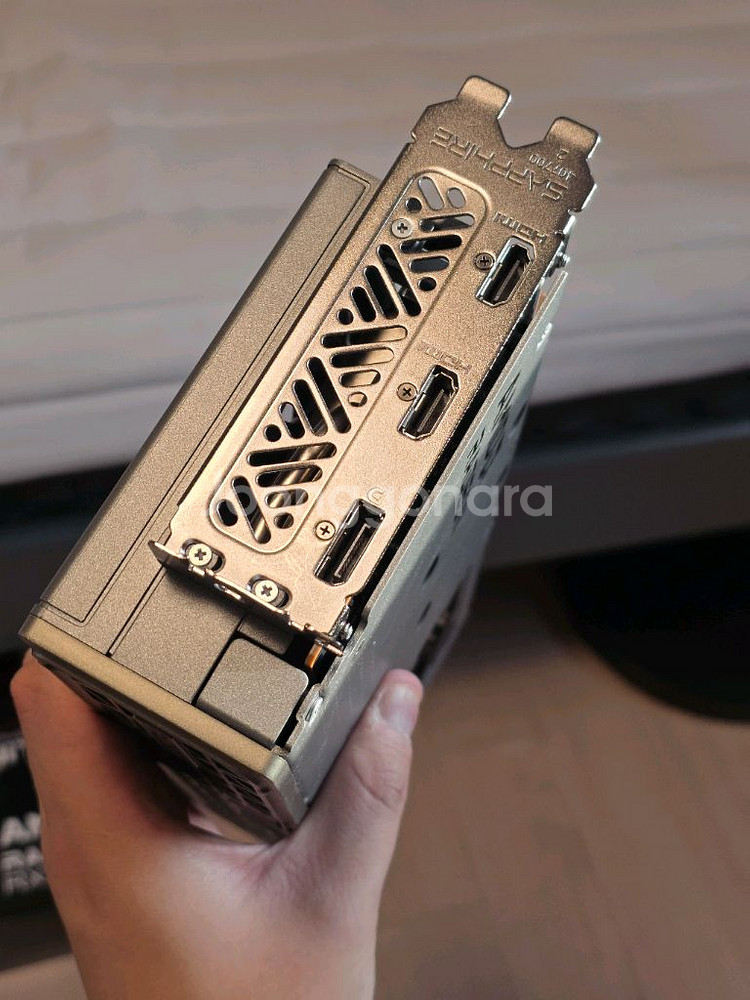 사파이어 라데온 9060xt 니트로 16g--4