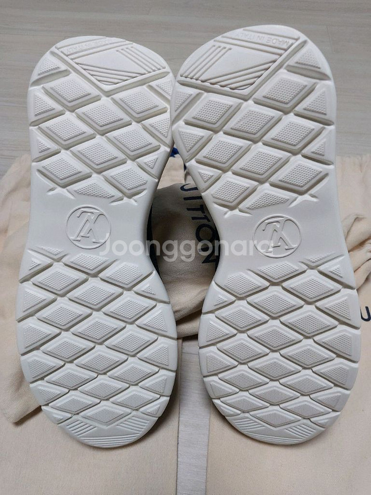 (정풍)새상품 한정판 루이비통 큐빅 삭스러너 스니커즈--6