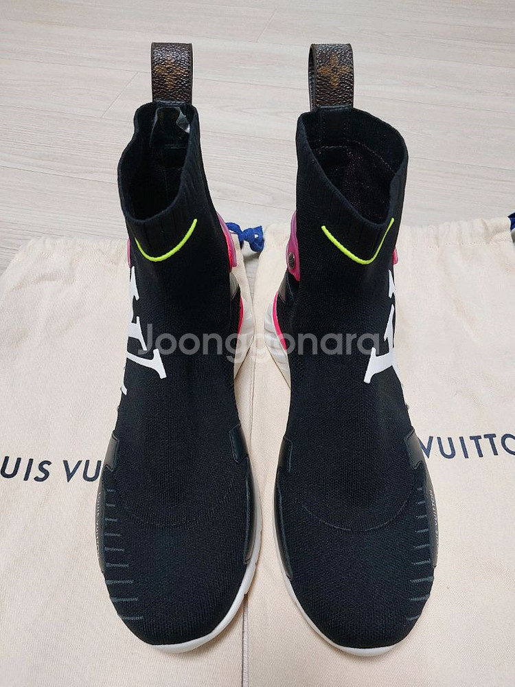 (정풍)새상품 한정판 루이비통 큐빅 삭스러너 스니커즈--3