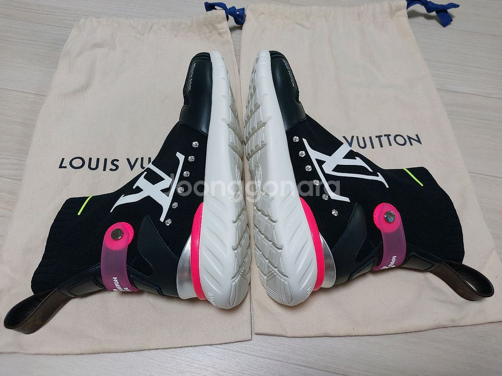 (정풍)새상품 한정판 루이비통 큐빅 삭스러너 스니커즈--5