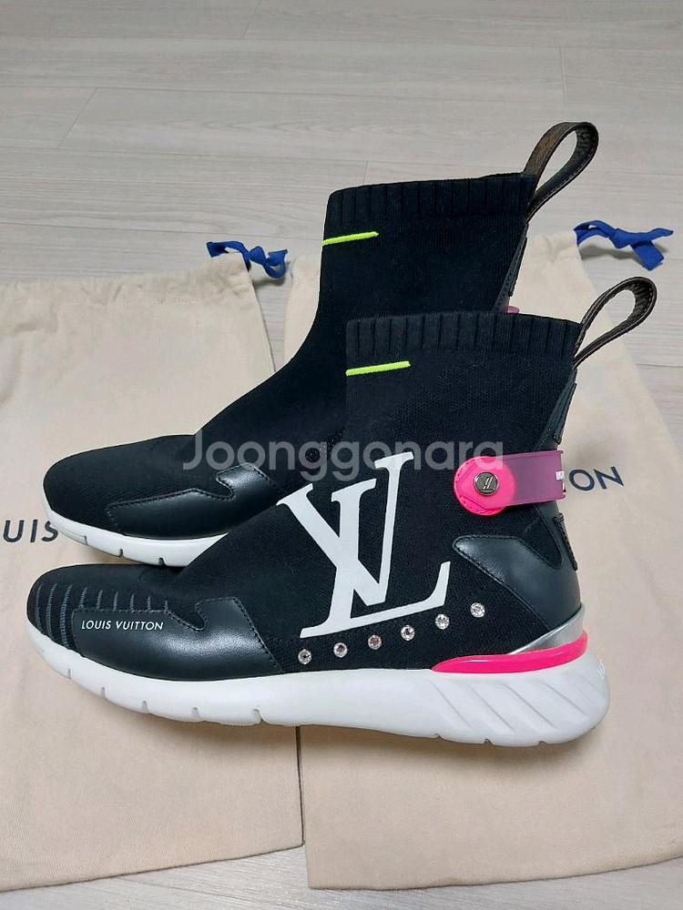 (정풍)새상품 한정판 루이비통 큐빅 삭스러너 스니커즈--1