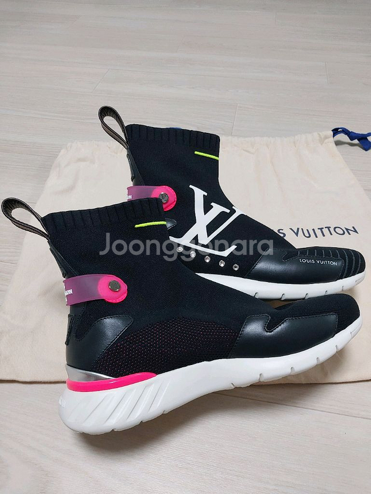 (정풍)새상품 한정판 루이비통 큐빅 삭스러너 스니커즈--2