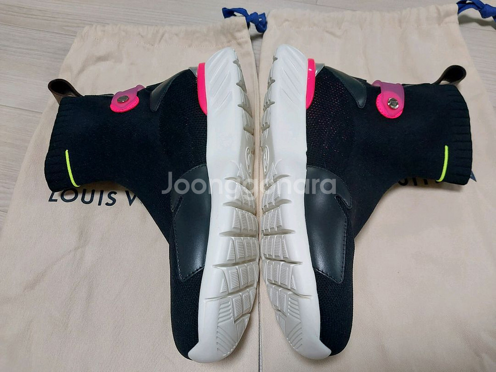 (정풍)새상품 한정판 루이비통 큐빅 삭스러너 스니커즈--4