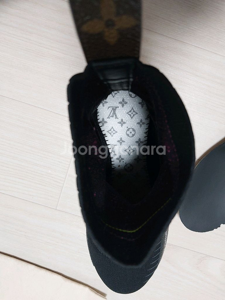 (정풍)새상품 한정판 루이비통 큐빅 삭스러너 스니커즈--7