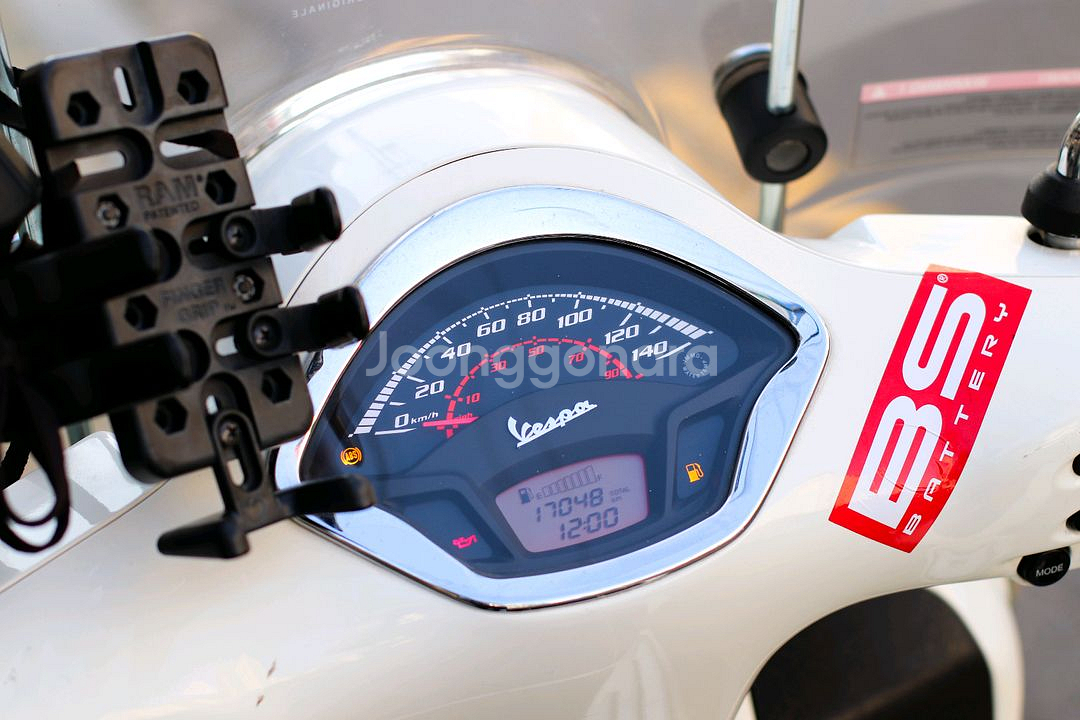 베스파 gts125 ABS 2021년식 오토바이 판매--6