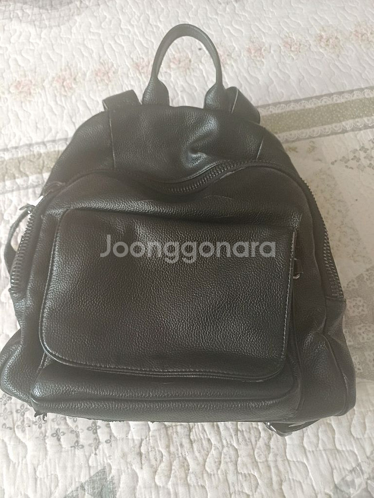 블랙 가죽 백팩 15000원에 판매합니다--0