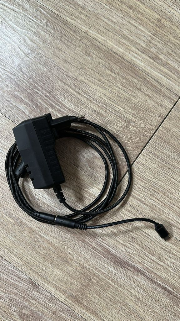 ifi ipower 9v 2.0A--1