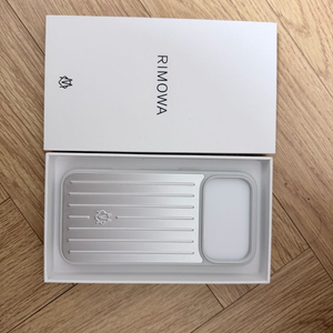 아이폰 17 프로맥스 리모아 케이스 실버