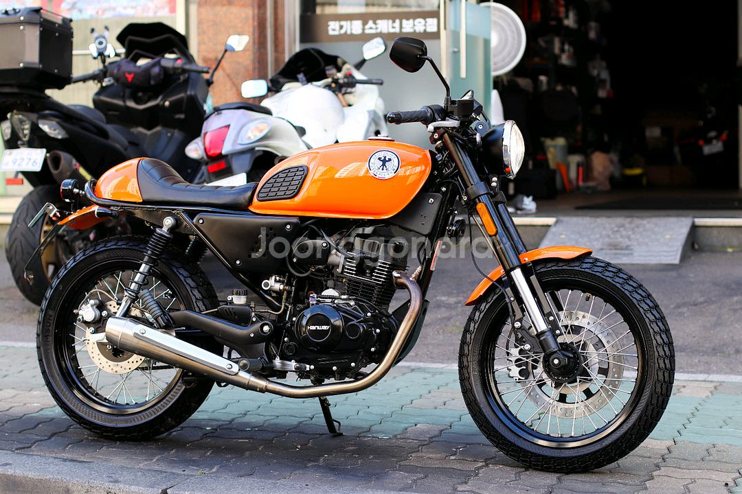 블랙카페125 한웨이 2017 오토바이 판매합니다--4