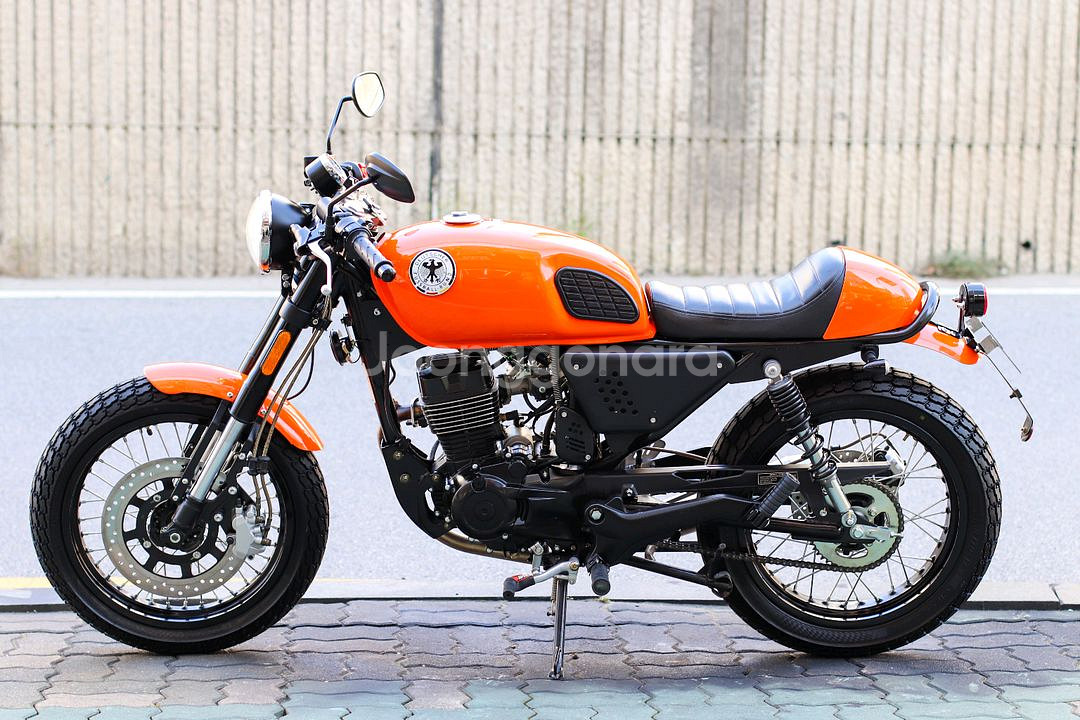 블랙카페125 한웨이 2017 오토바이 판매합니다--3