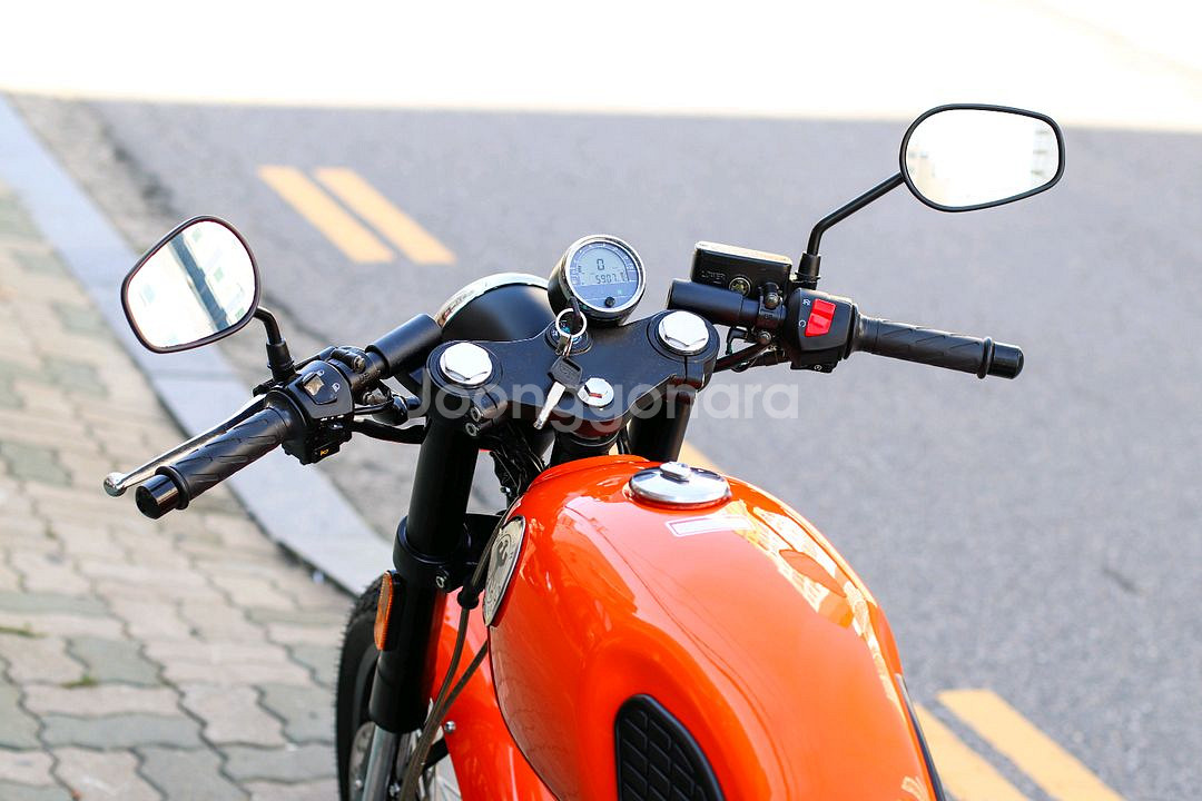 블랙카페125 한웨이 2017 오토바이 판매합니다--9