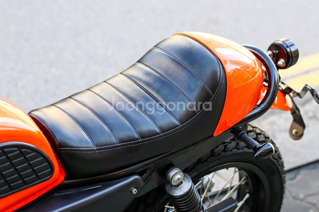 블랙카페125 한웨이 2017 오토바이 판매합니다--6