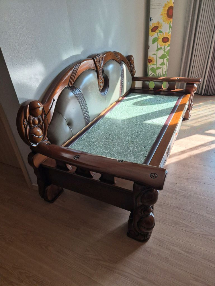 원목가죽돌쇼파 이미지