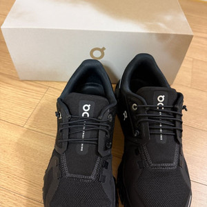 온러닝 클라우드6 235 새상품